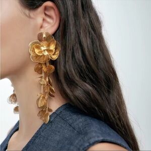 Kate Middleton Gold Flower Earrings